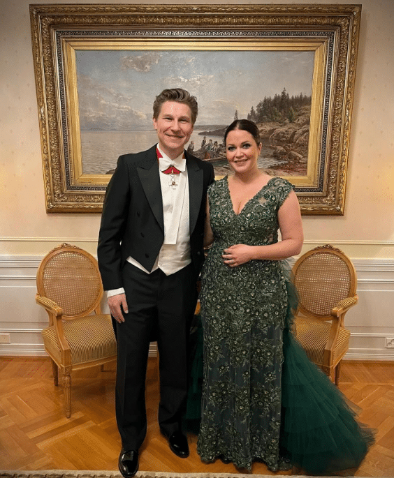 Antti Häkkänen ja vaimo Henna Pajulammi yhdessä Linnan juhlissa